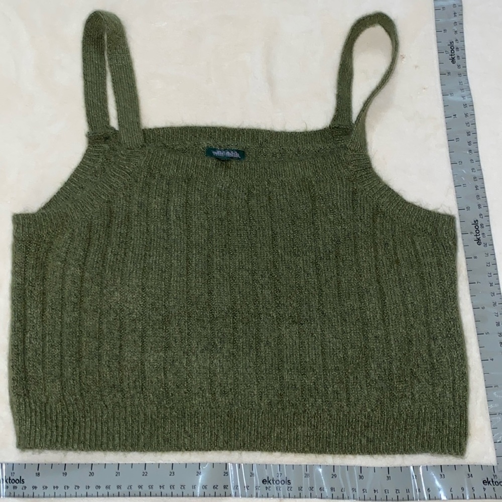 Junior cropped sweater tank sz large